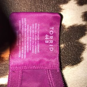 Ladies Torrid bra fuschia with lace trim